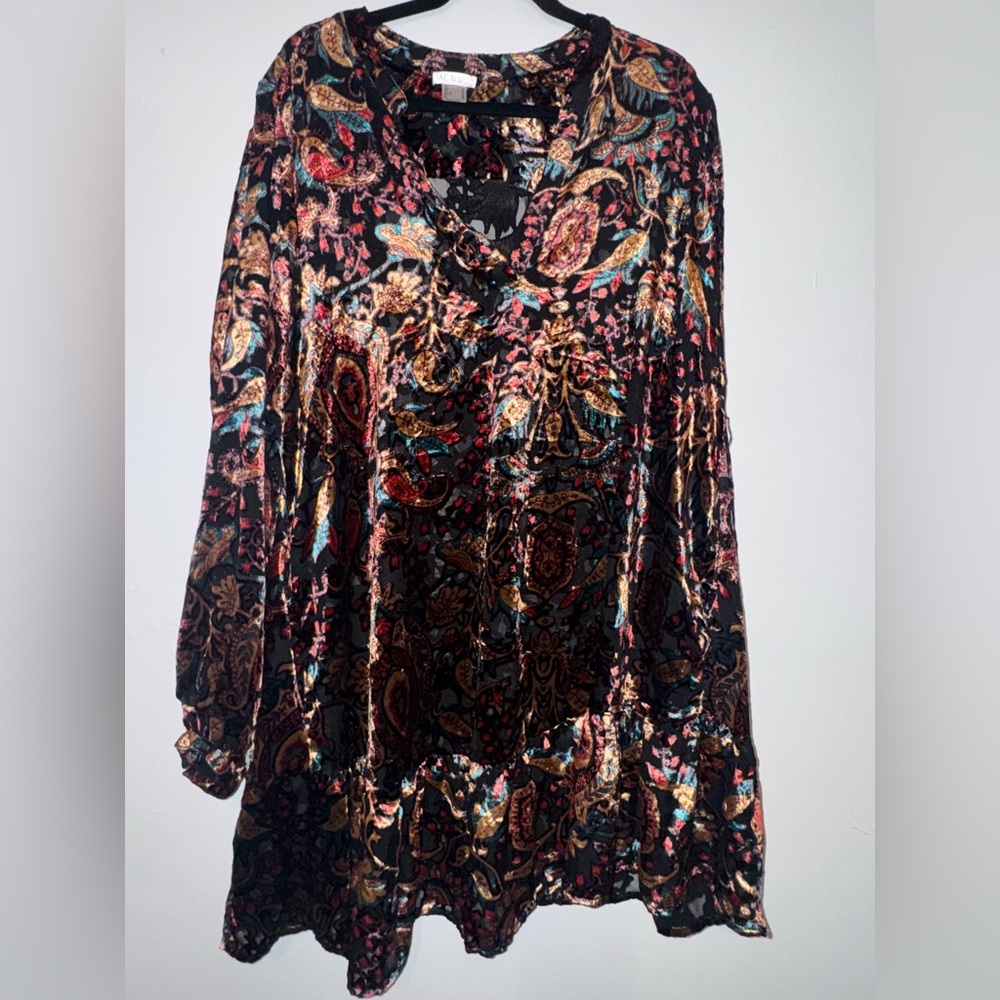 VENUS Black Paisley Velvet Long-Sleeve Tunic Top